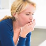 mujer tos seca tosiendo remedio