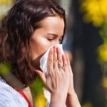 mujer alergia primavera nariz remedio