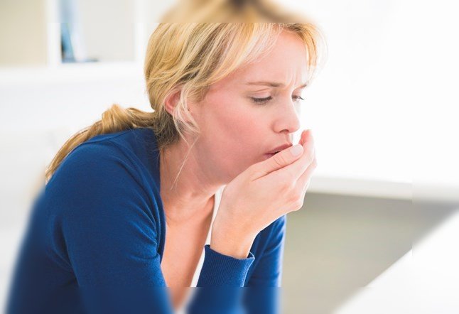 mujer tos seca tosiendo remedio